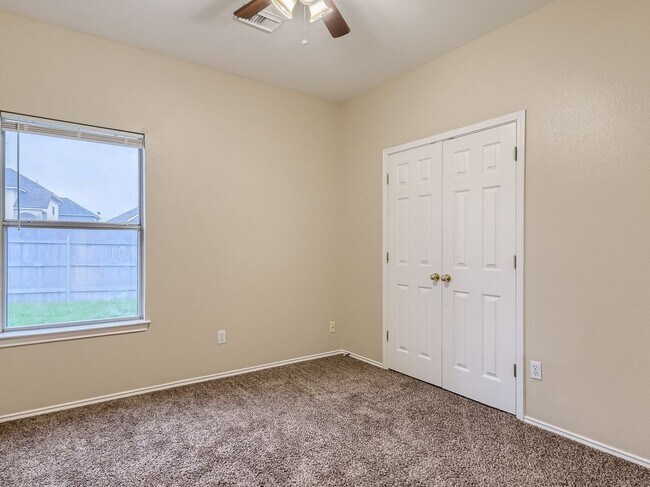Building Photo - 2858 Southampton Way