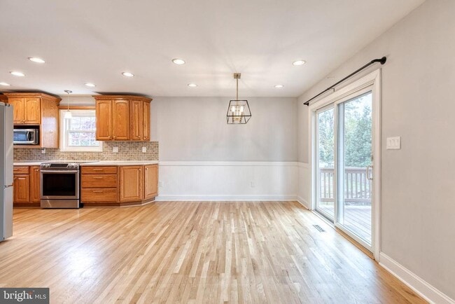 Building Photo - 617 Oak Ln