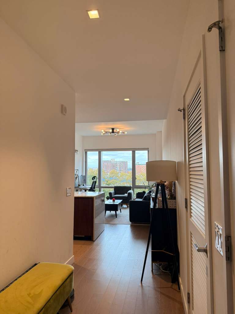 Building Photo - 75 Park Ln S