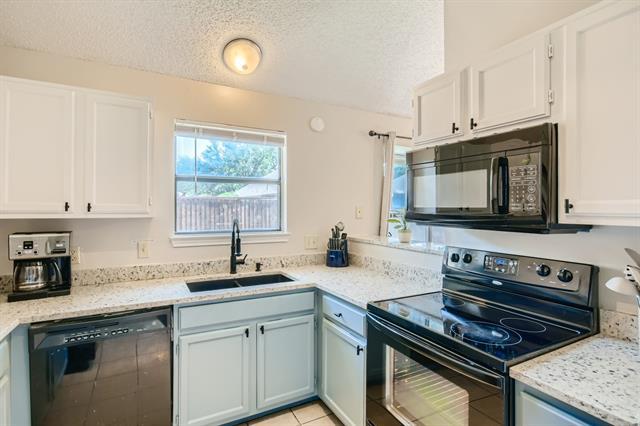 Building Photo - 627 Meadowbrook St