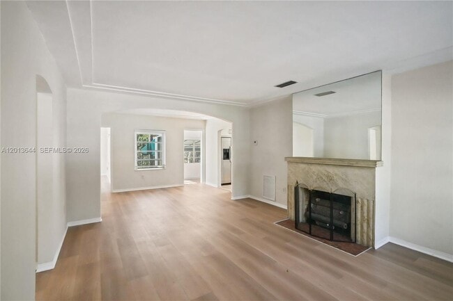 Building Photo - 2460 SW 24th St
