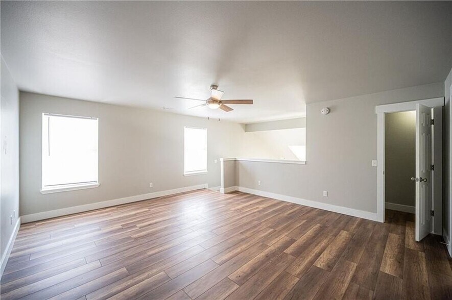 Building Photo - 2407 W Ash St