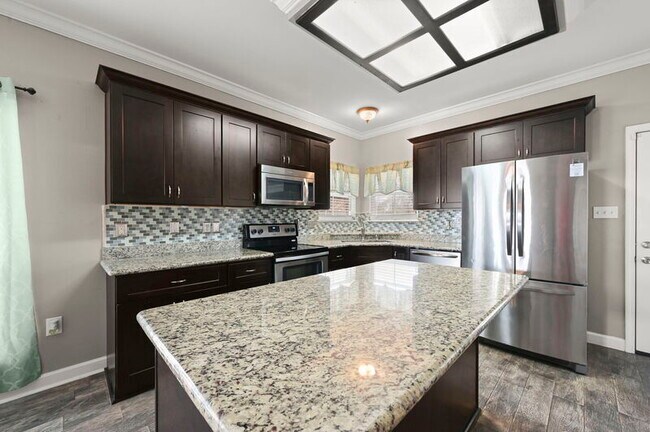 Building Photo - 2201 Hunters Trl Dr