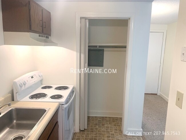 Building Photo - 29 Chamberlain St