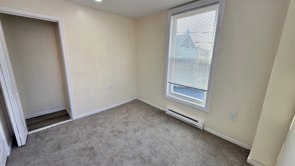 Building Photo - 547 N Silk St