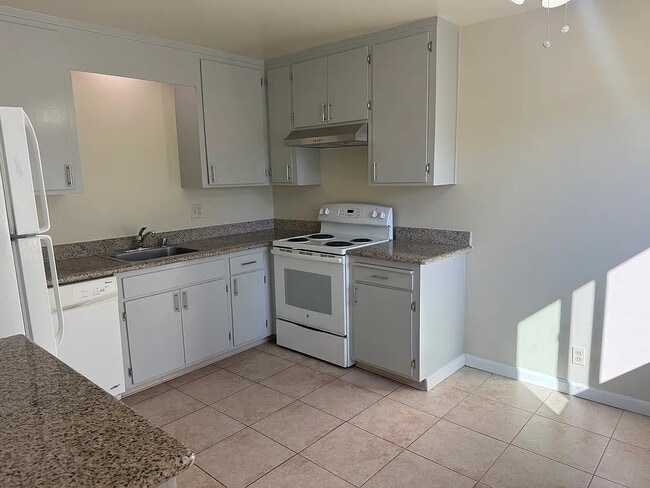 Building Photo - 10366 Greenwood Ct