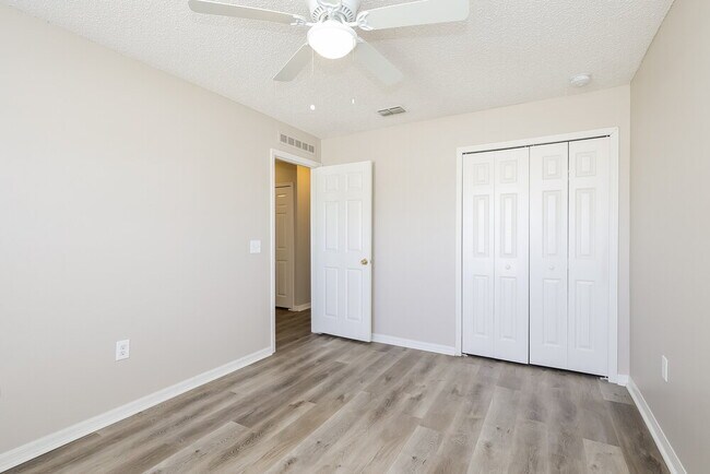 Building Photo - 4950 Silver Thistle Ln