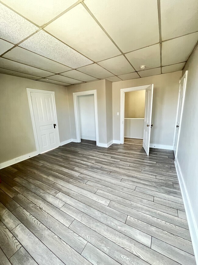 Building Photo - 717 Spring Garden St