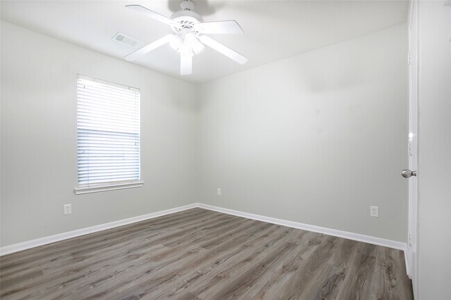 Building Photo - 9823 Cassowary Dr