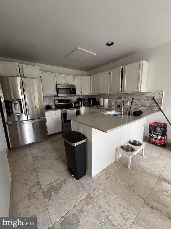 Building Photo - 518 Country Club Dr