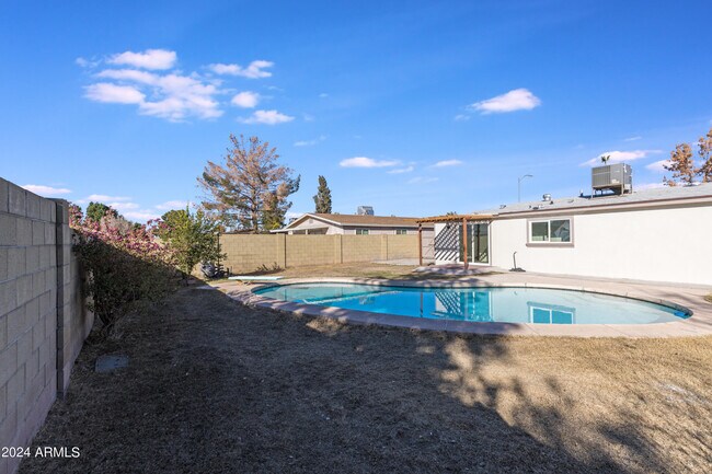 Building Photo - 5929 W Nancy Rd