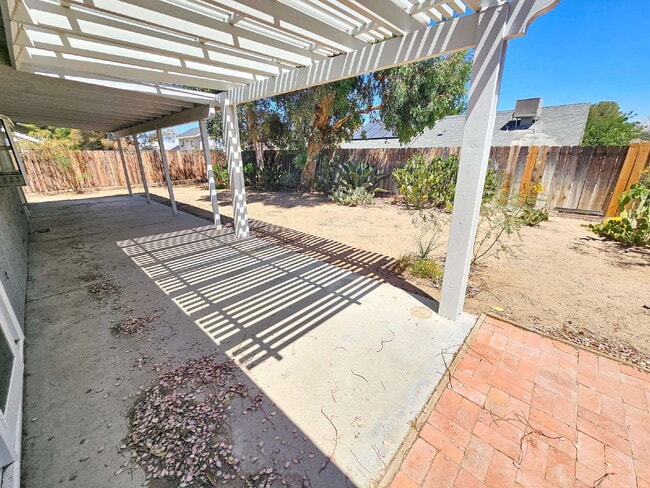 Building Photo - 528 Heatherglen Dr