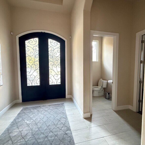 Building Photo - 1 Lionspaw VII Nobles