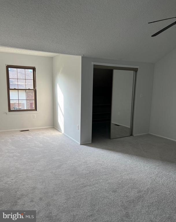 Building Photo - 90 Drewes Ct