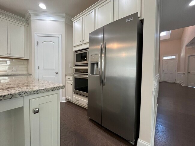 Building Photo - 17027 Challory Gln Wy