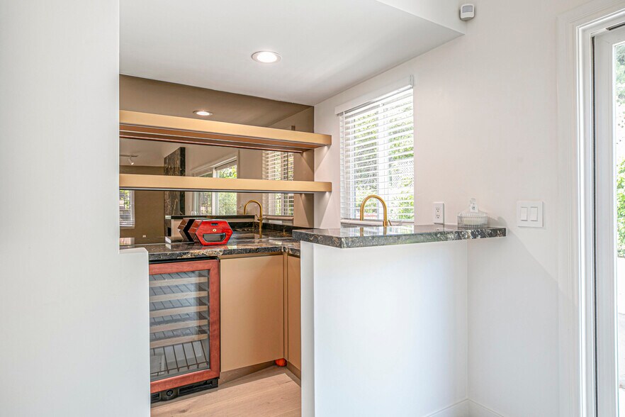 Building Photo - 3125 Emerald Isle Dr