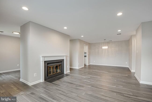 Building Photo - 2815 Lee Oaks Ct