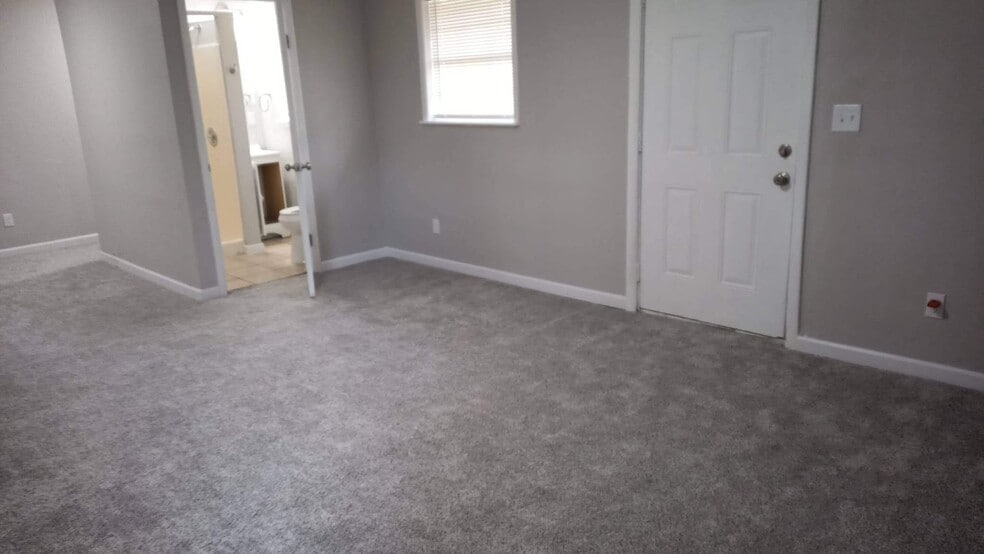 Building Photo - 5742 S Quincy Ave