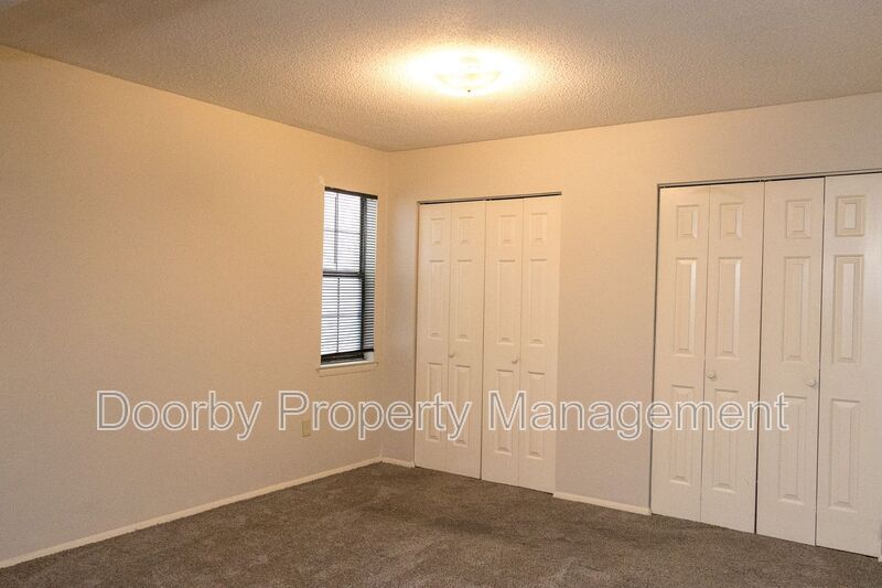 Building Photo - 18 S Germantown Rd