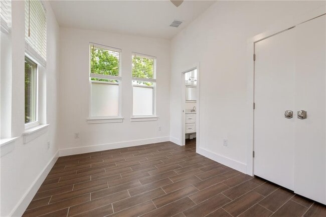 Building Photo - 4416 Rosedale Ave