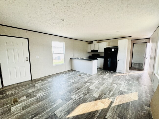 Building Photo - 123 Blissful Ct