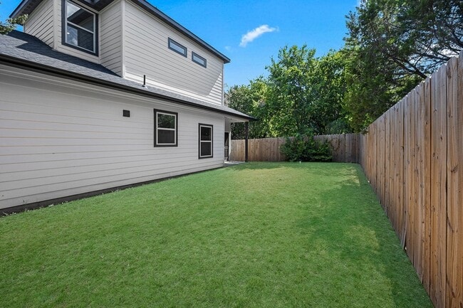 Building Photo - 5511 Black Pine Cir