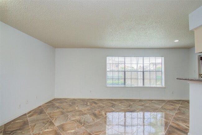 Building Photo - 2750 Holly Hall St