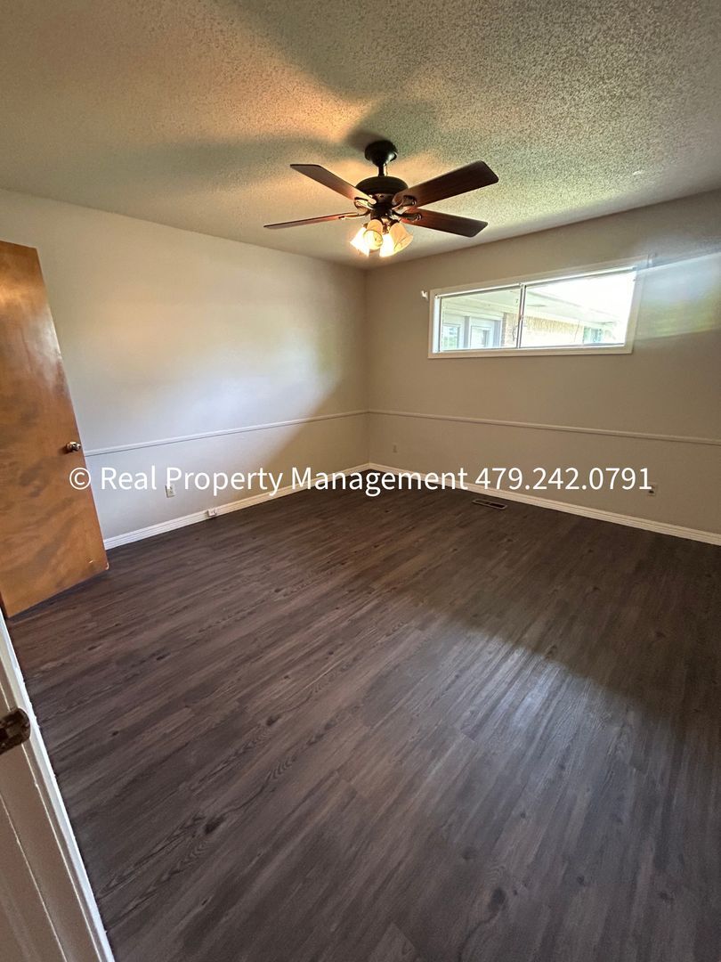 Building Photo - 2320 S 50th St