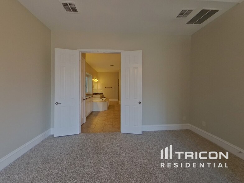 Building Photo - 5715 Danville Ln