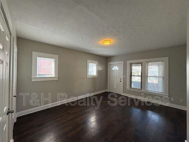 Building Photo - 2925 N Delaware St