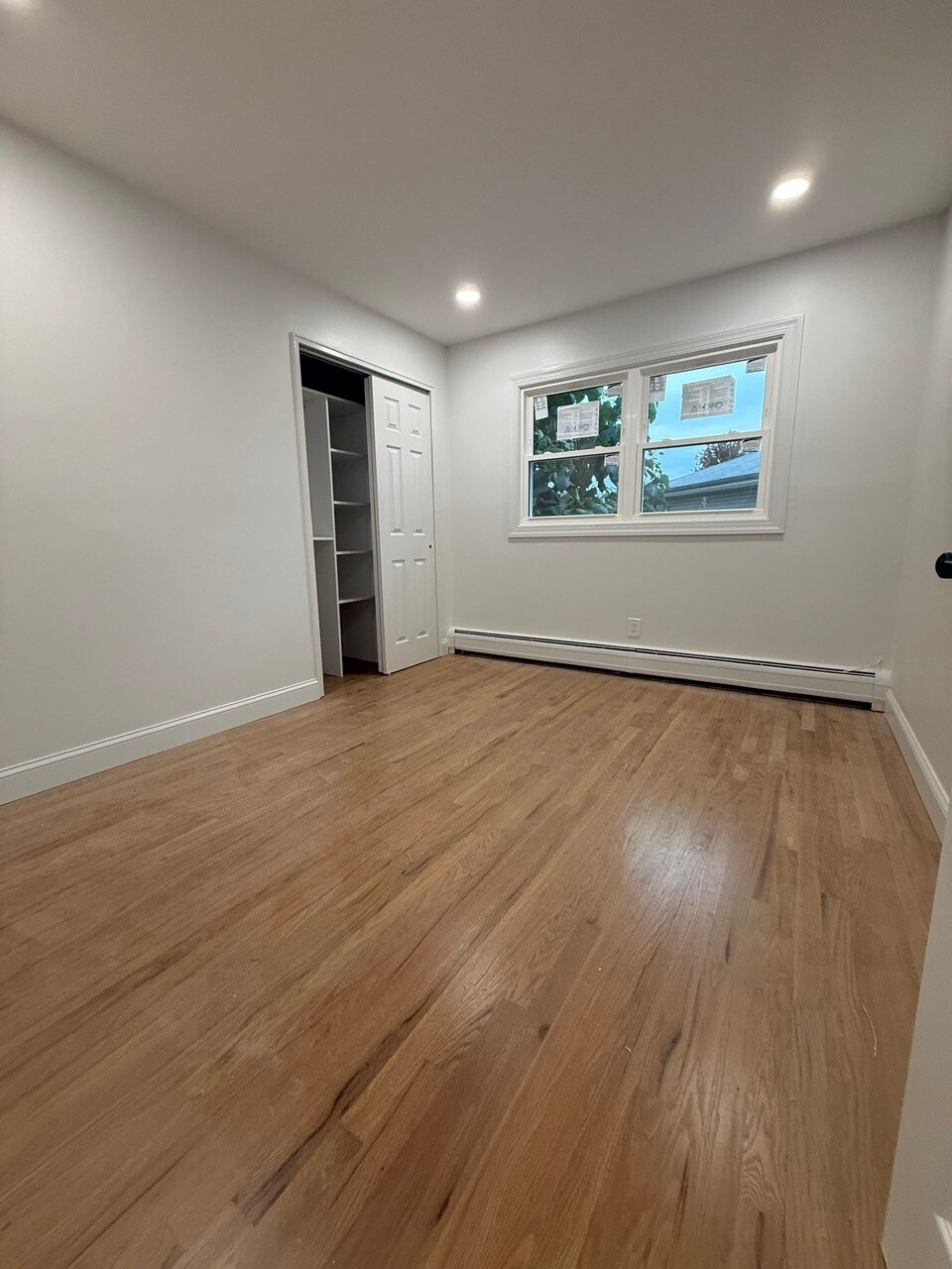 Building Photo - 6 Oak Ln