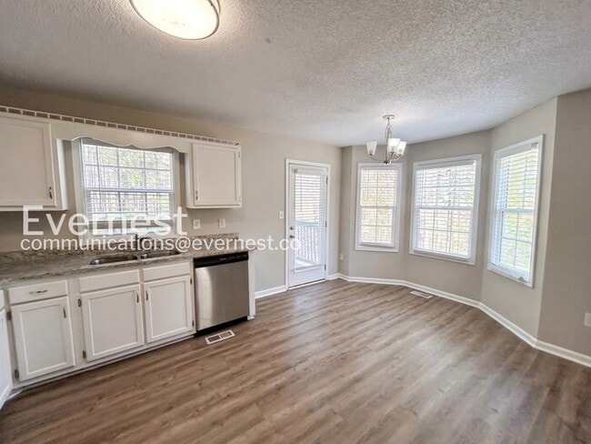 Building Photo - 321 Sadler Dr