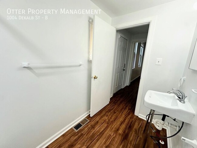 Building Photo - Gorgeous 2BR/1BA Norristown Apt Close to S...