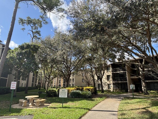 Building Photo - 205 Foxtail Dr