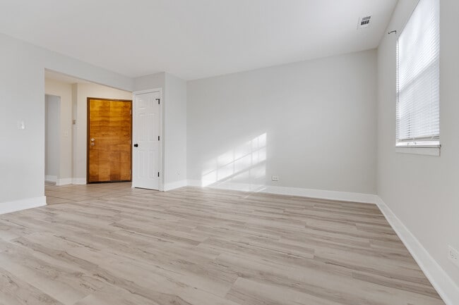 Building Photo - 3 N Victoria Ln