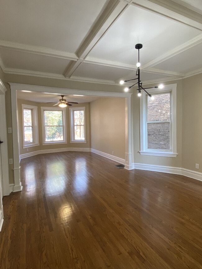 Building Photo - 3749 W Wrightwood Ave