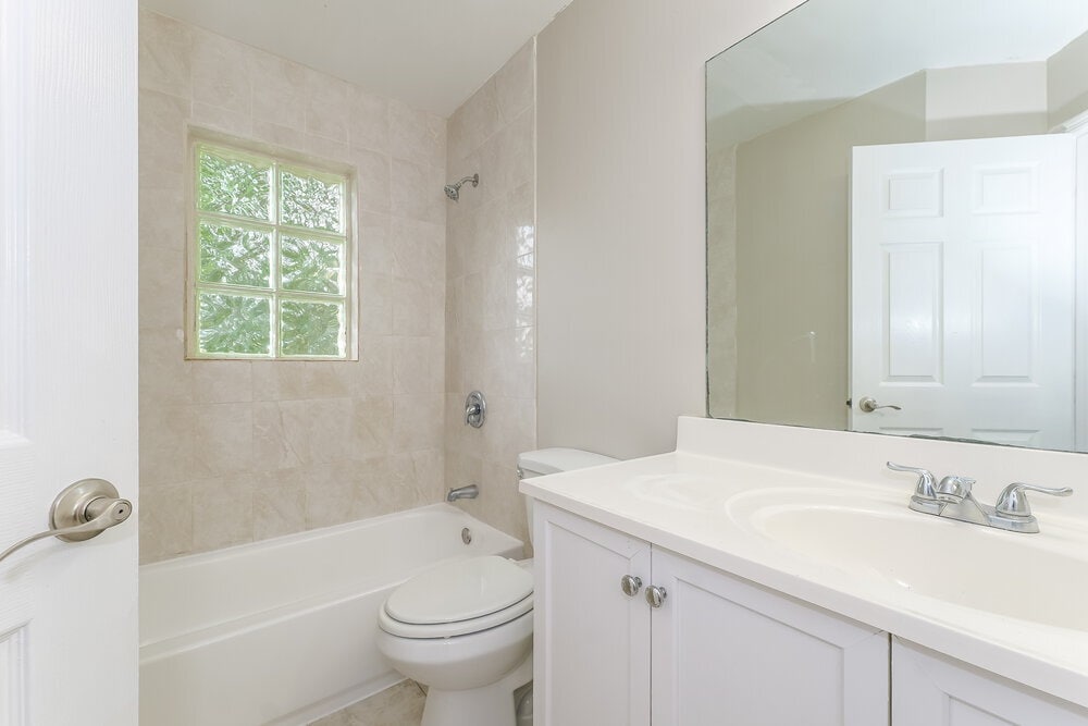 Building Photo - 4124 Pine Hollow Cir