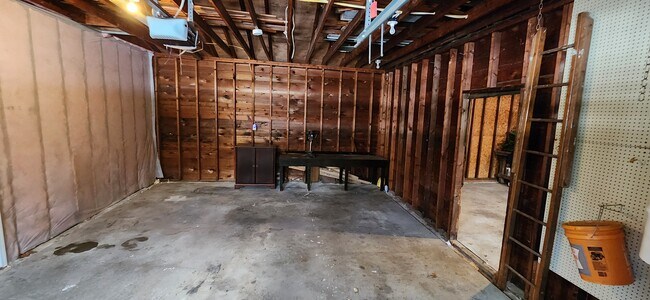 Building Photo - 6 Greenacre Rd