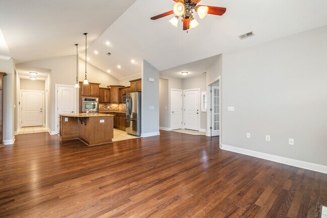 Building Photo - 4935 Willow Bluff Cir