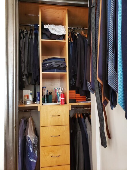 Building Photo - 227 E 57th St