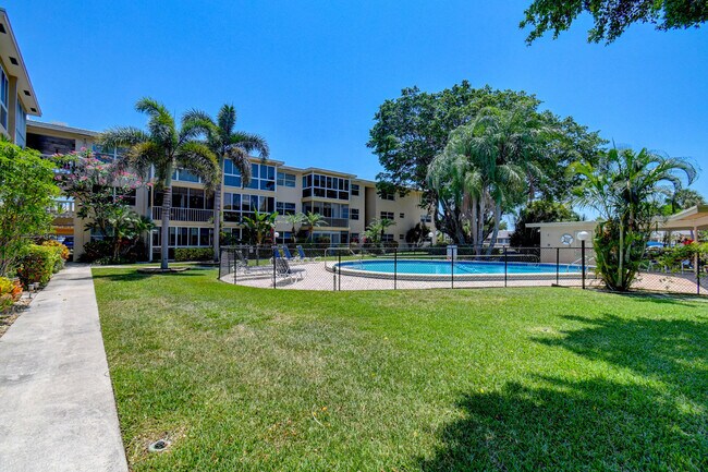 Building Photo - 1200 SW 12th Ct