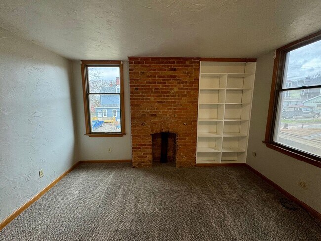 Building Photo - 111 S Ohio St