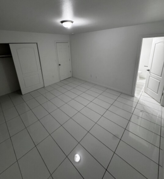 Building Photo - 421 E St NE