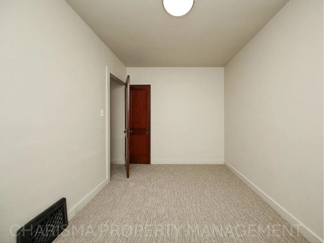 Building Photo - Charming 3 BD Home Across from Emerson Park – Move-In Ready!