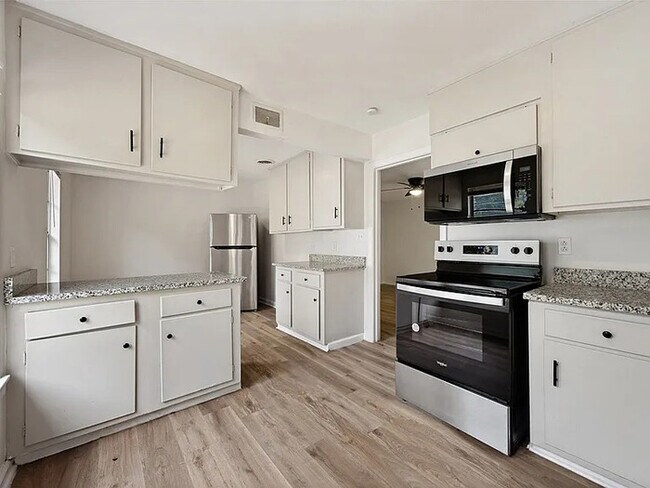 Building Photo - 116 Vandenburg Dr