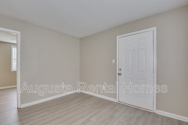 Building Photo - 323A Verdery Dr