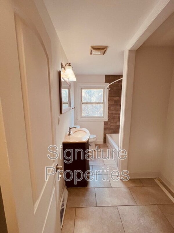 Building Photo - 936 Weaver Ave