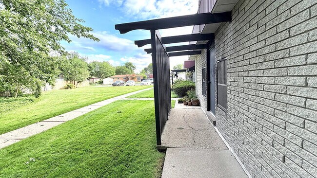 Building Photo - 8323 Karam Blvd