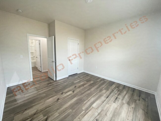 Building Photo - 127 Tourmaline Hl Dr