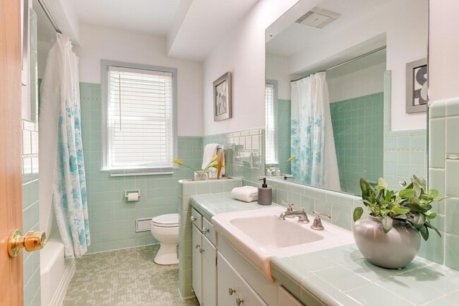 Building Photo - 4509 Laguna Dr